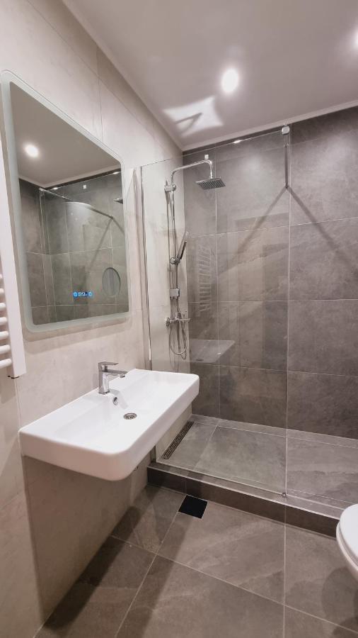 Grove Apartment + Free Parking Новий Сад Екстер'єр фото