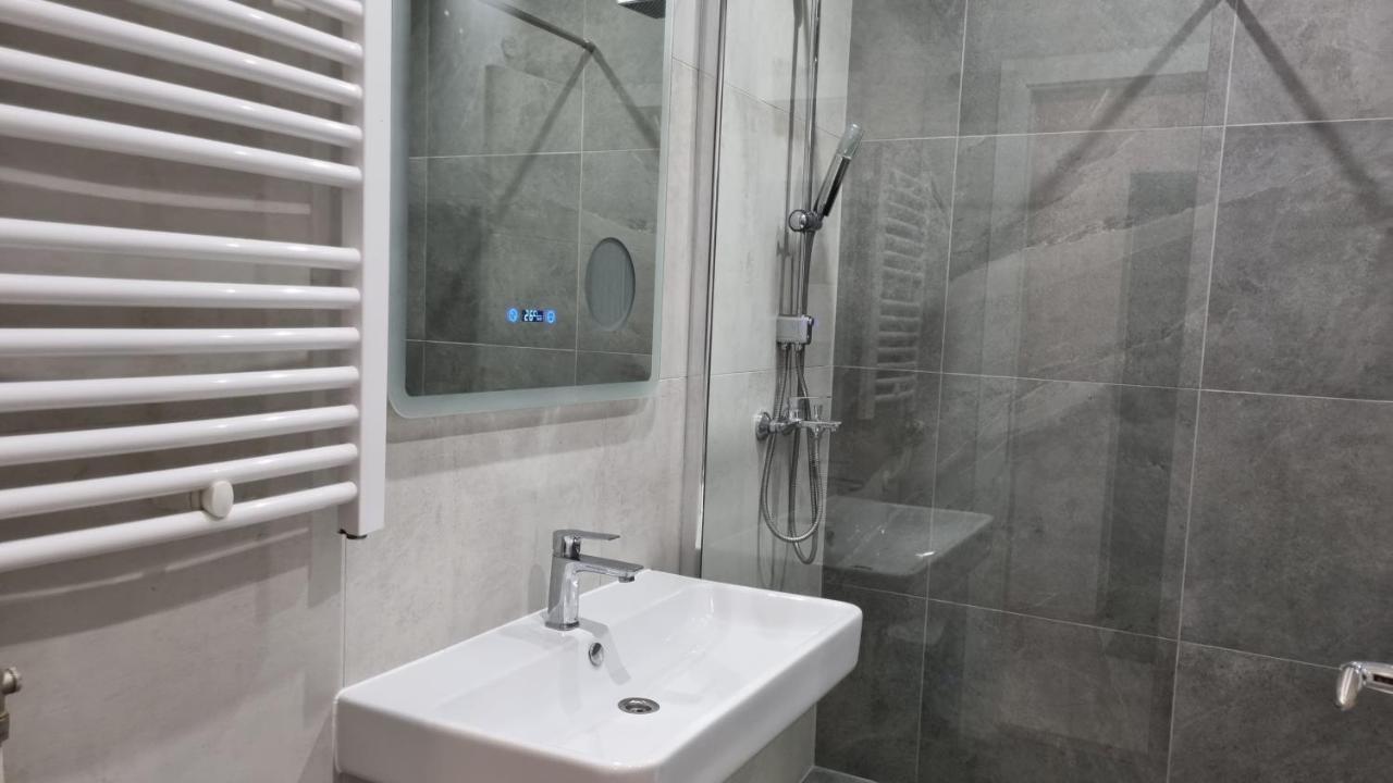 Grove Apartment + Free Parking Новий Сад Екстер'єр фото